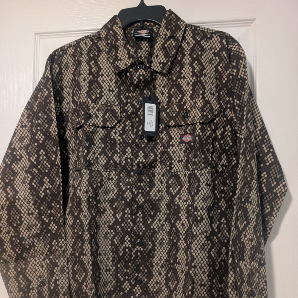 Dickies Men’s Camden Digital Snake Skin Print Shirt – Khaki/Brown